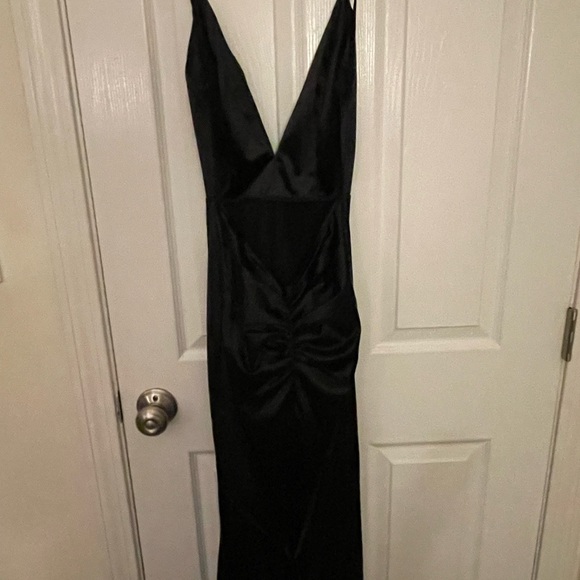NWT Love & Lemonade backless fishtail gown - Picture 3 of 4
